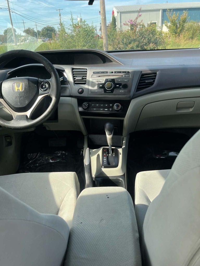 Honda Civic LX Sedan 5-Speed AT 2012