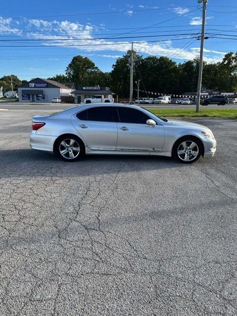 Lexus LS 460 Luxury Sedan 2010
