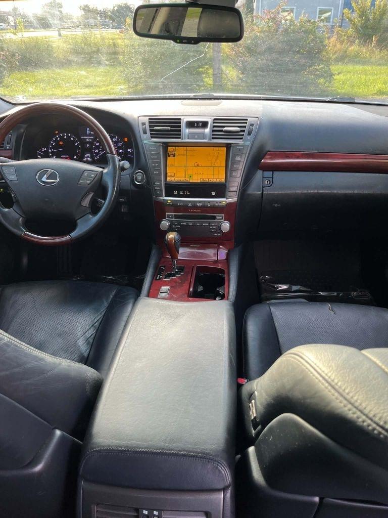 Lexus LS 460 Luxury Sedan 2010
