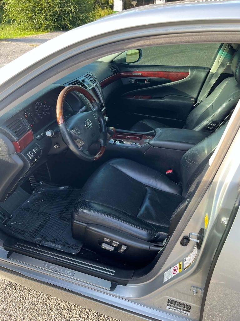 Lexus LS 460 Luxury Sedan 2010