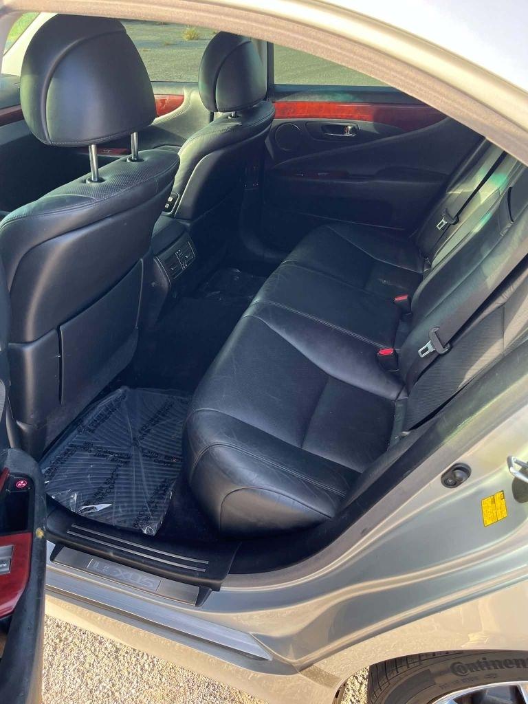 Lexus LS 460 Luxury Sedan 2010