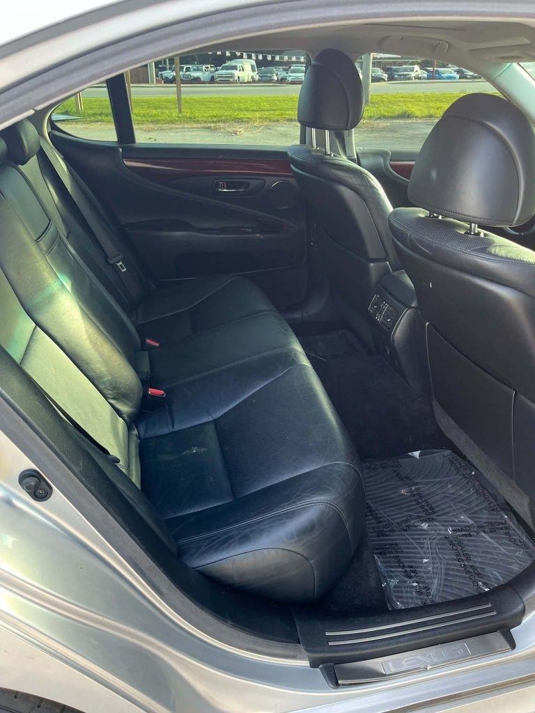 Lexus LS 460 Luxury Sedan 2010