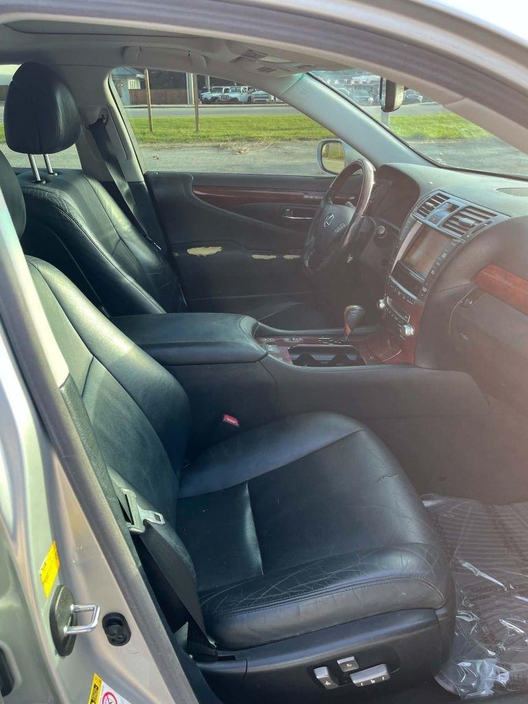 Lexus LS 460 Luxury Sedan 2010