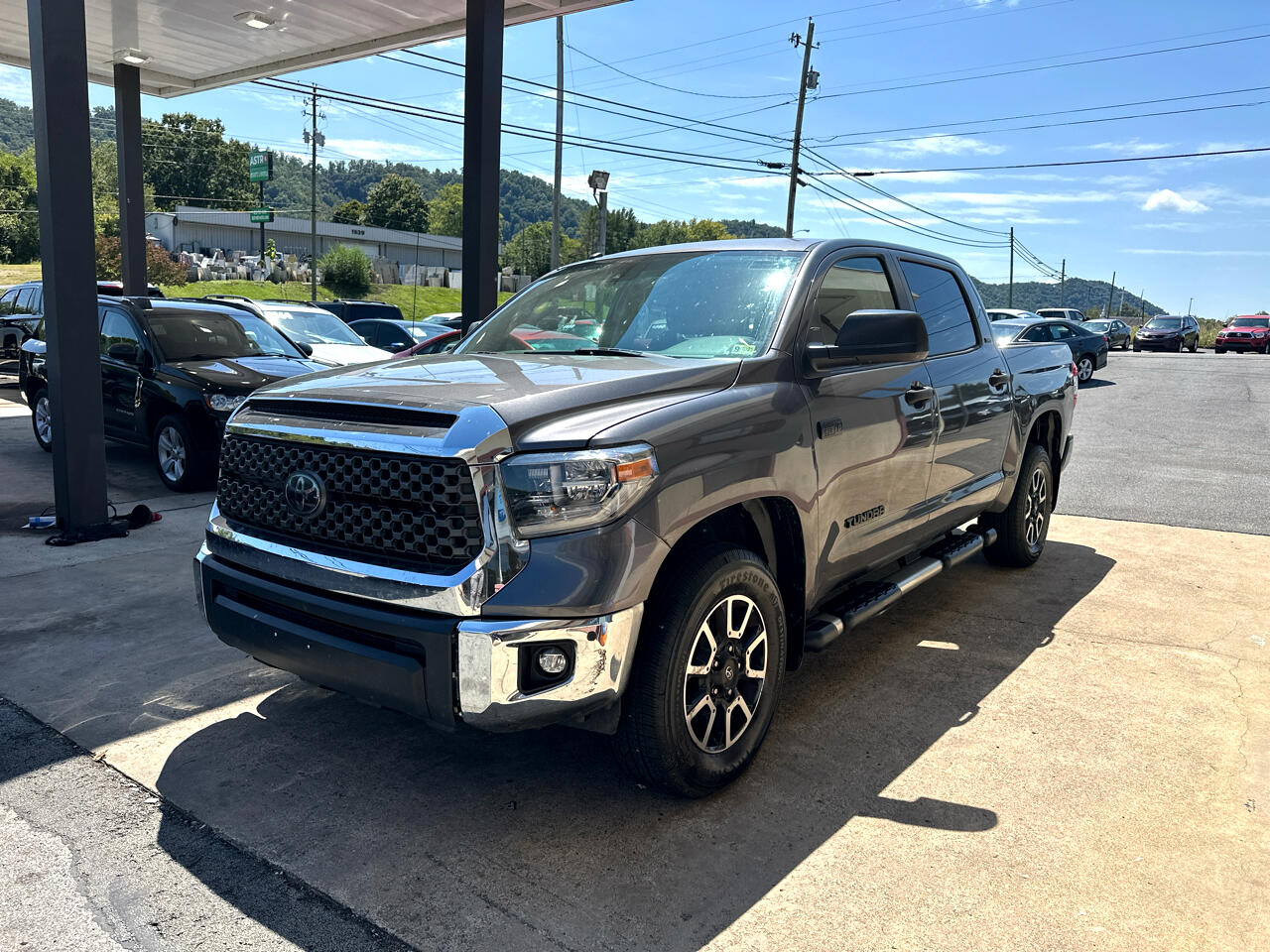 Toyota Tundra SR5 5.7L V8 CrewMax 4WD 2018 Toyota Tundra SR5 5.7L V8 CrewMax 4WD 2018