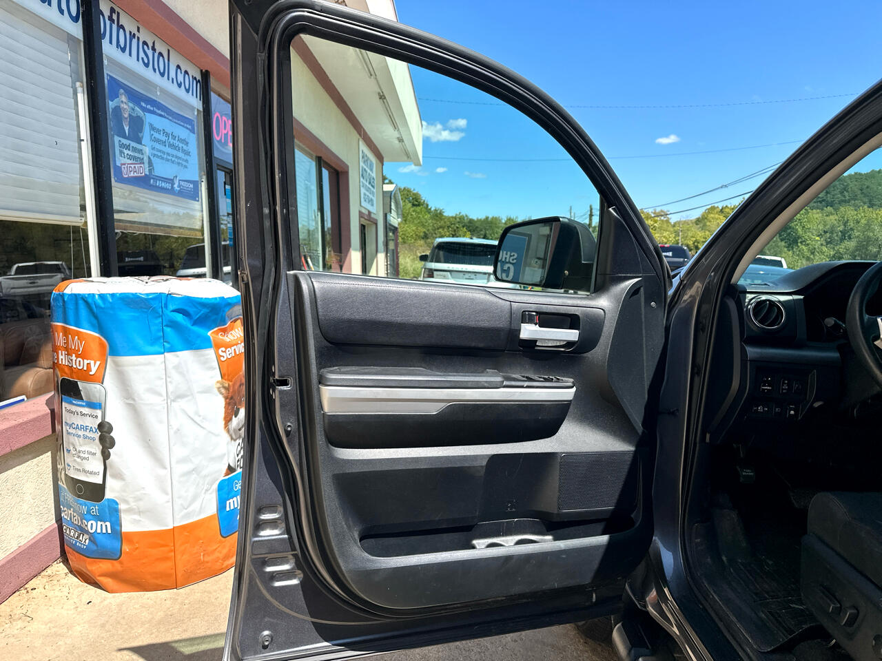 Toyota Tundra SR5 5.7L V8 CrewMax 4WD 2018 Toyota Tundra SR5 5.7L V8 CrewMax 4WD 2018