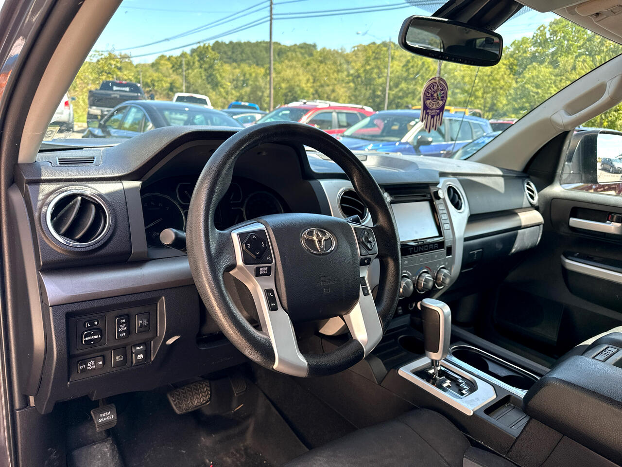 Toyota Tundra SR5 5.7L V8 CrewMax 4WD 2018 Toyota Tundra SR5 5.7L V8 CrewMax 4WD 2018