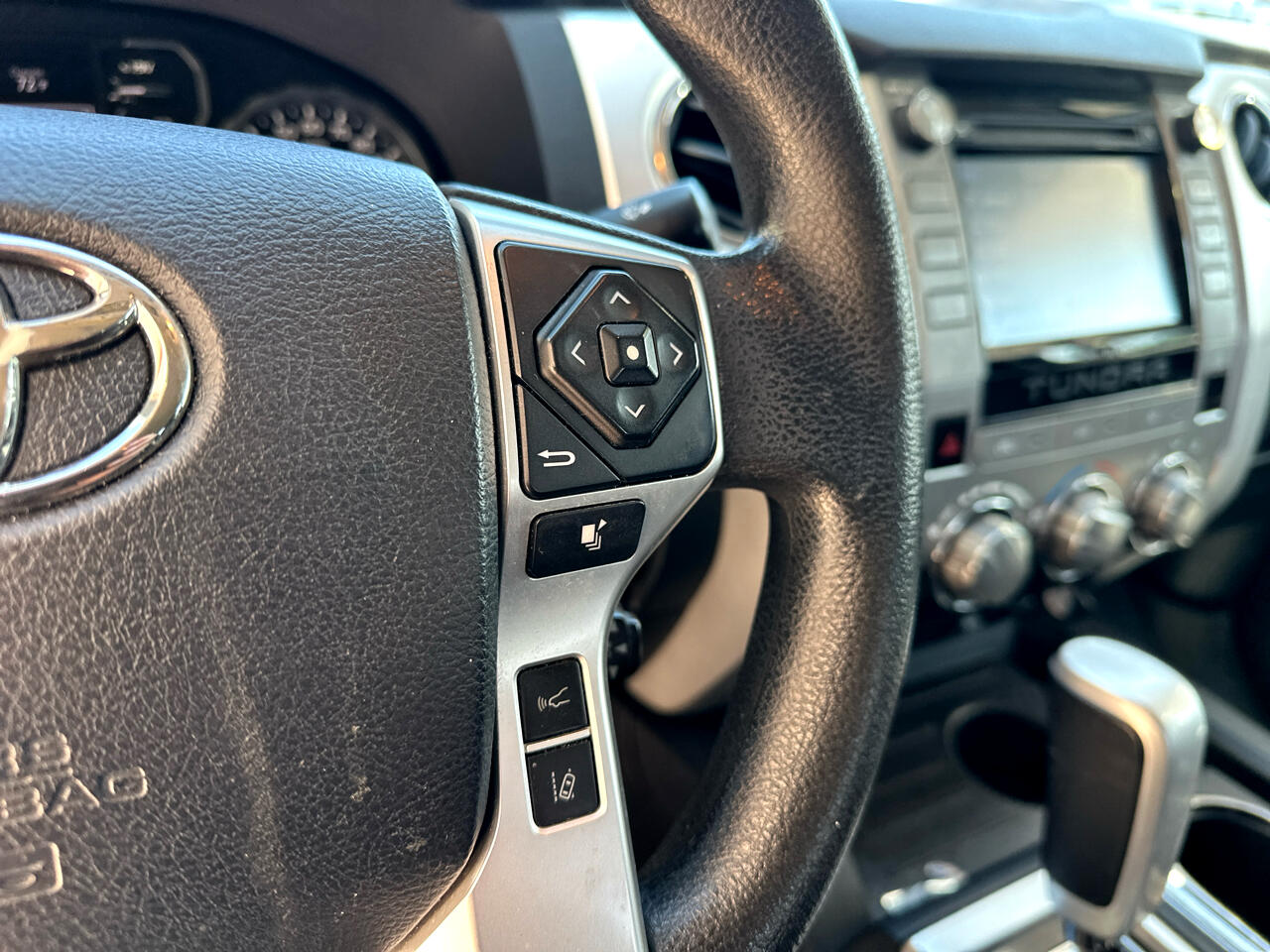 Toyota Tundra SR5 5.7L V8 CrewMax 4WD 2018 Toyota Tundra SR5 5.7L V8 CrewMax 4WD 2018