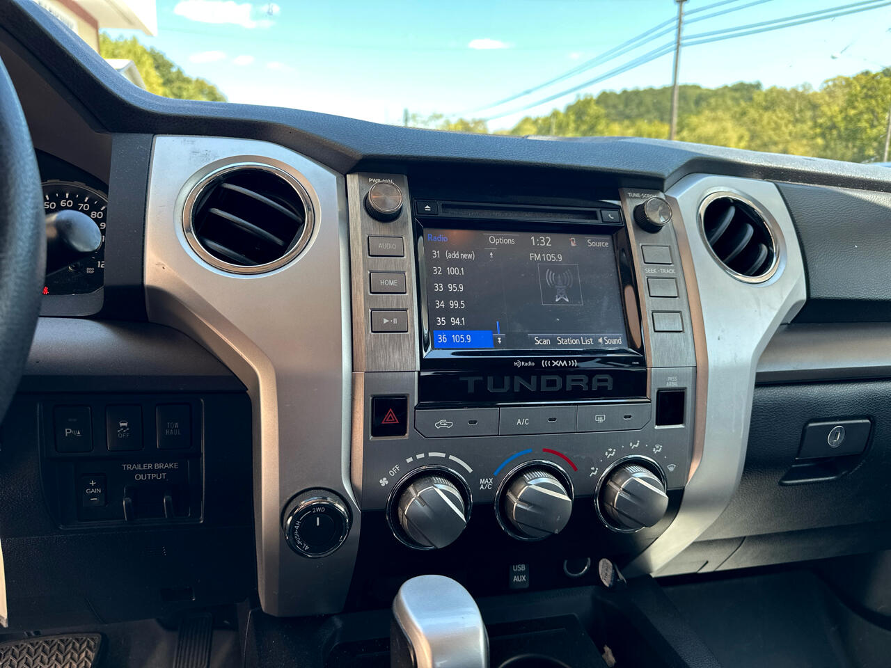 Toyota Tundra SR5 5.7L V8 CrewMax 4WD 2018 Toyota Tundra SR5 5.7L V8 CrewMax 4WD 2018