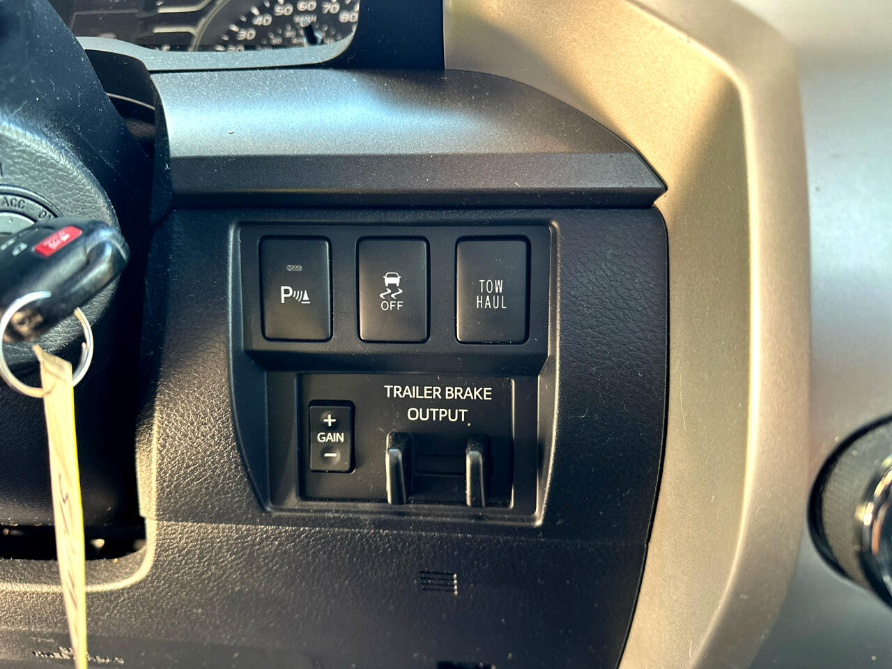 Toyota Tundra SR5 5.7L V8 CrewMax 4WD 2018 Toyota Tundra SR5 5.7L V8 CrewMax 4WD 2018