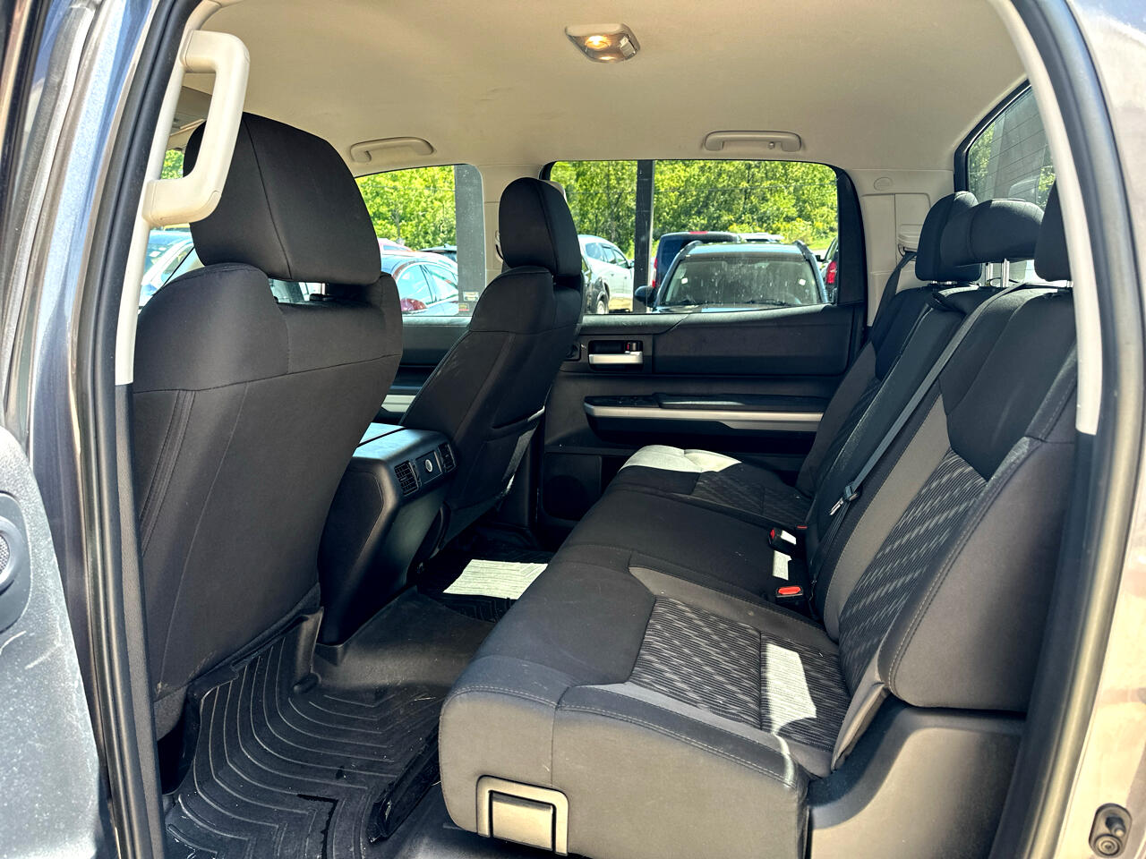 Toyota Tundra SR5 5.7L V8 CrewMax 4WD 2018 Toyota Tundra SR5 5.7L V8 CrewMax 4WD 2018