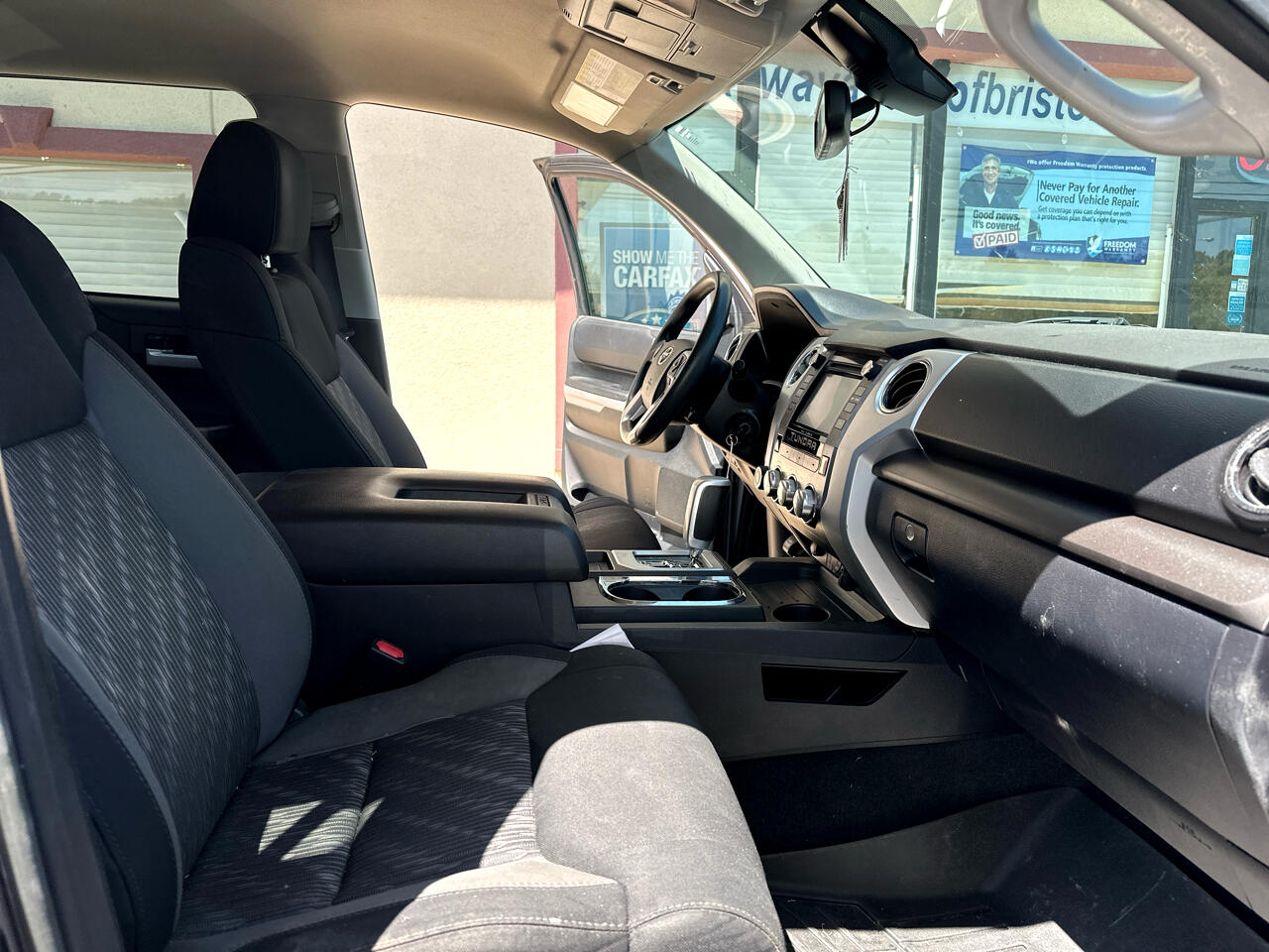 Toyota Tundra SR5 5.7L V8 CrewMax 4WD 2018 Toyota Tundra SR5 5.7L V8 CrewMax 4WD 2018