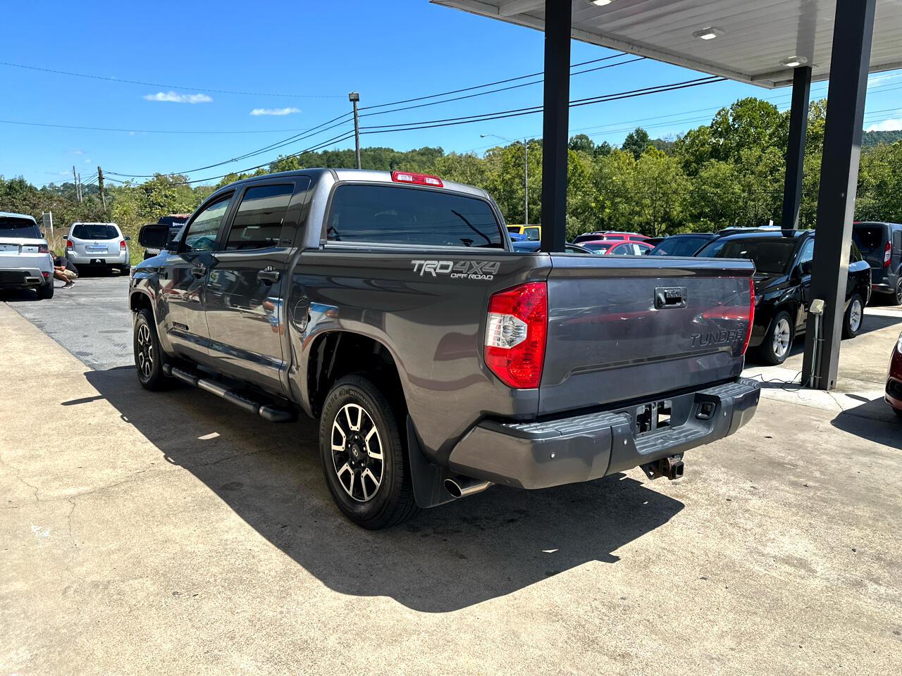 Toyota Tundra SR5 5.7L V8 CrewMax 4WD 2018 Toyota Tundra SR5 5.7L V8 CrewMax 4WD 2018