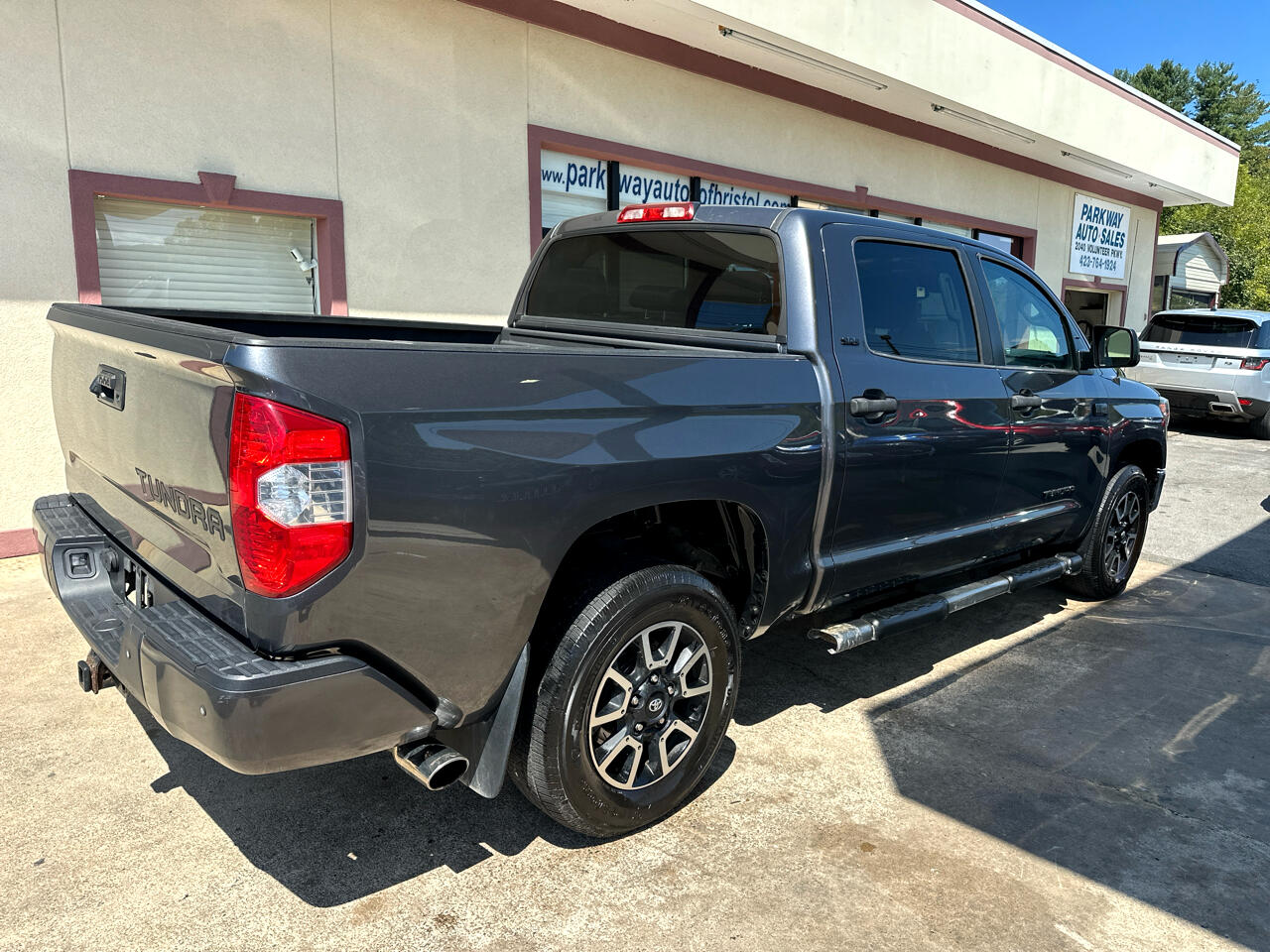 Toyota Tundra SR5 5.7L V8 CrewMax 4WD 2018 Toyota Tundra SR5 5.7L V8 CrewMax 4WD 2018