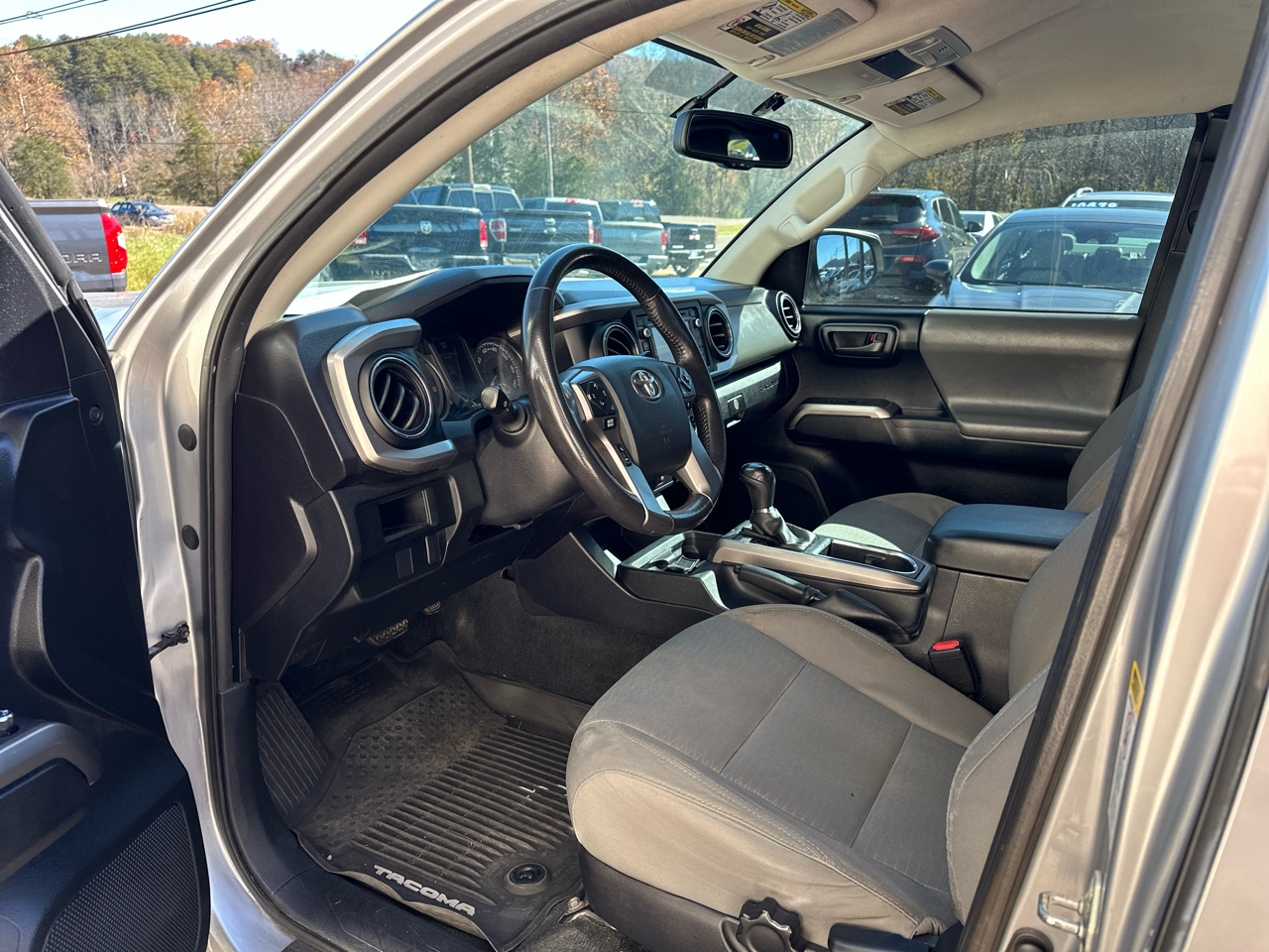 2017 Toyota Tacoma Access Cab photo 4