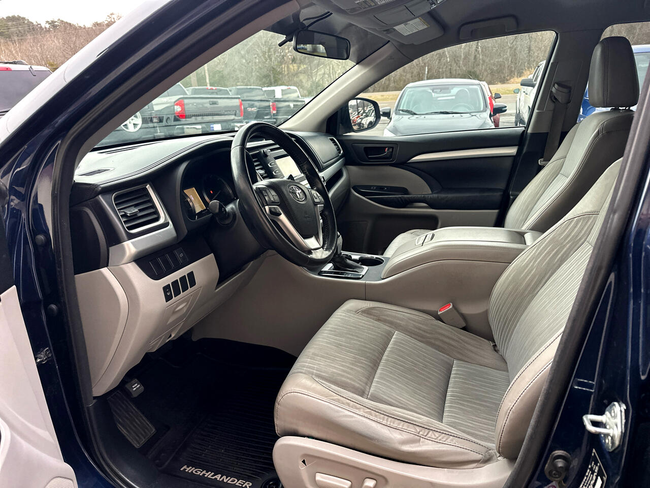 Toyota Highlander LE AWD V6 2015