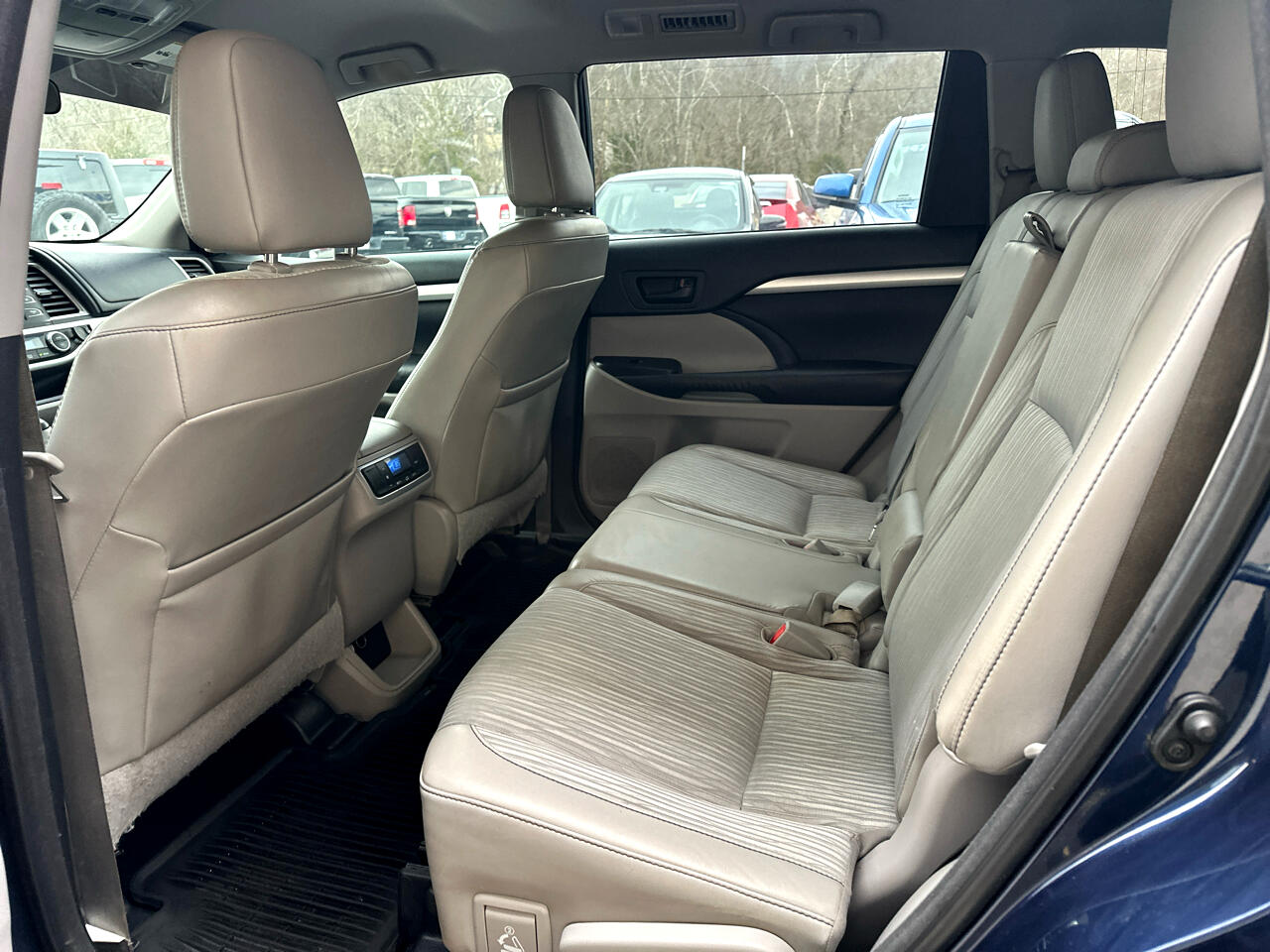 Toyota Highlander LE AWD V6 2015