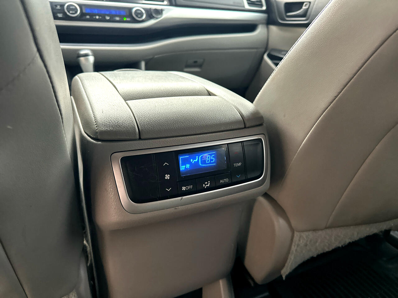 Toyota Highlander LE AWD V6 2015