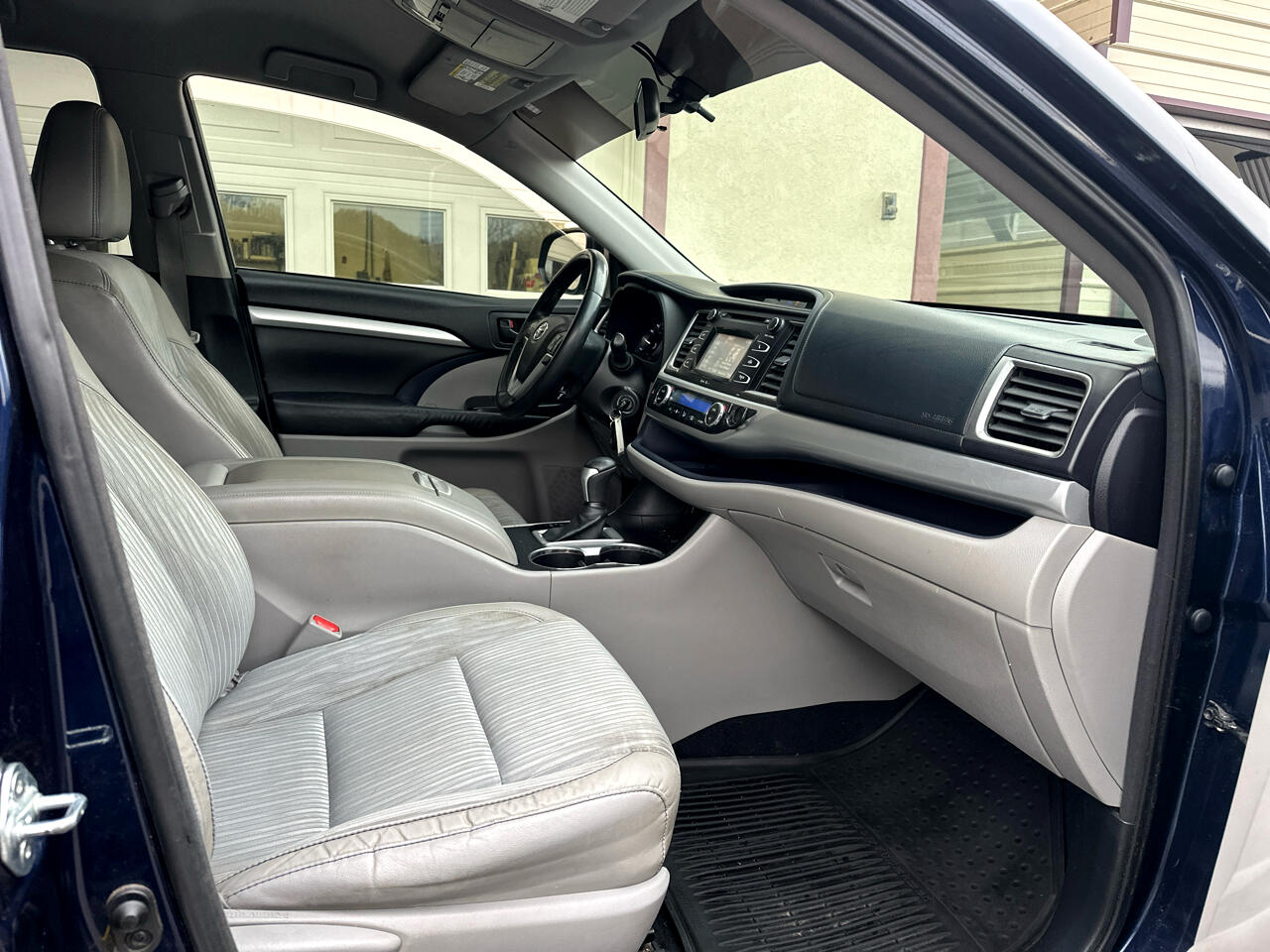 Toyota Highlander LE AWD V6 2015