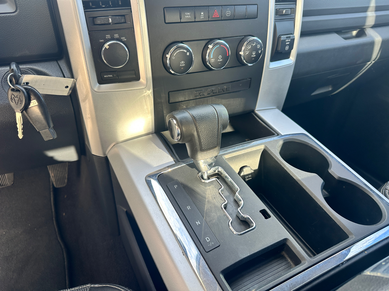 Dodge 1500 SLT Quad Cab 4WD 2011