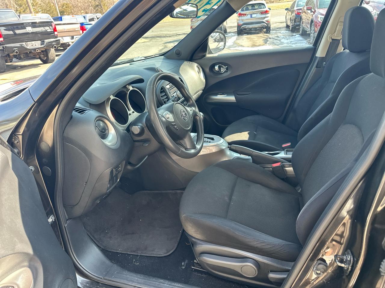 Nissan Juke S FWD 2011