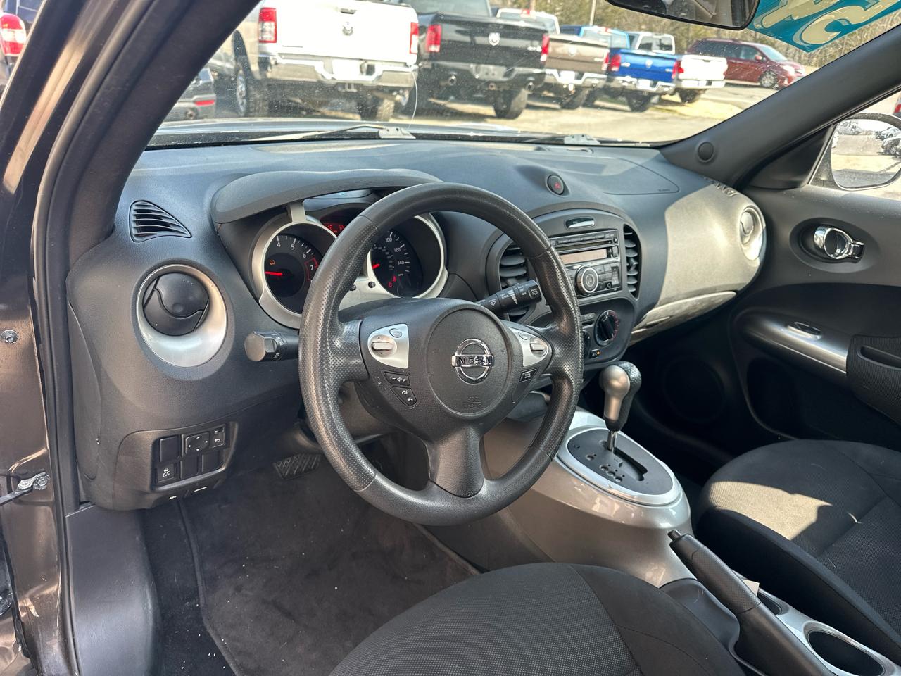 Nissan Juke S FWD 2011