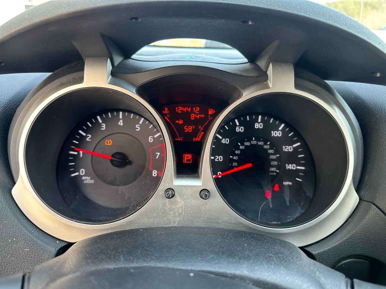 Nissan Juke S FWD 2011