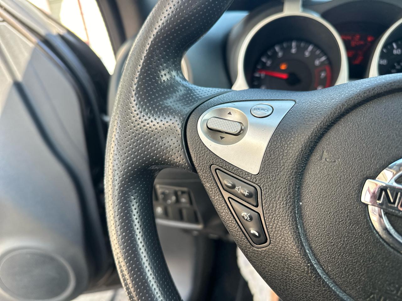 Nissan Juke S FWD 2011