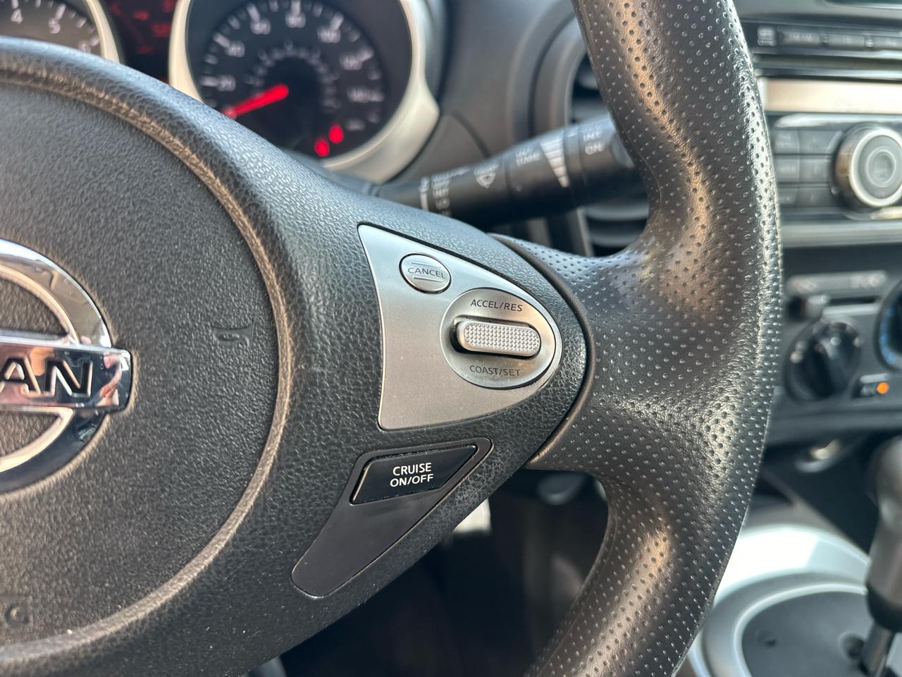 Nissan Juke S FWD 2011