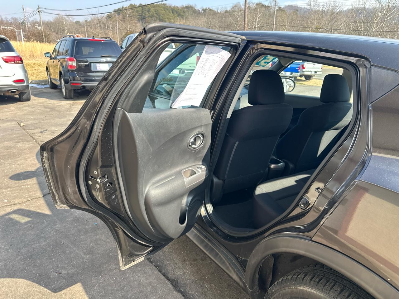 Nissan Juke S FWD 2011