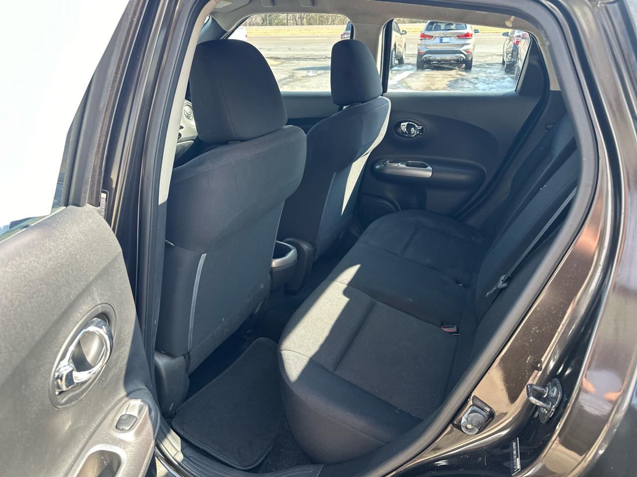 Nissan Juke S FWD 2011