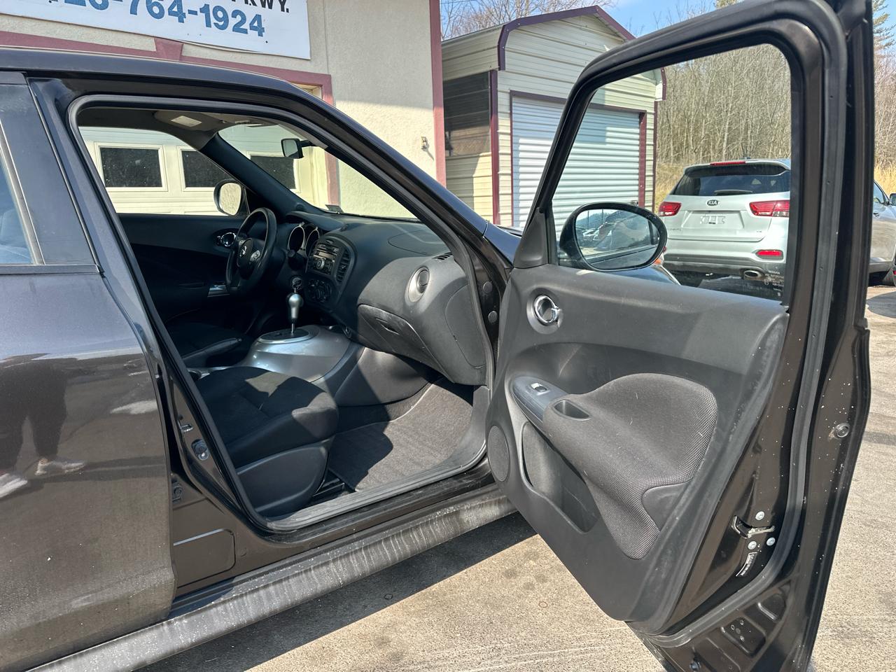 Nissan Juke S FWD 2011