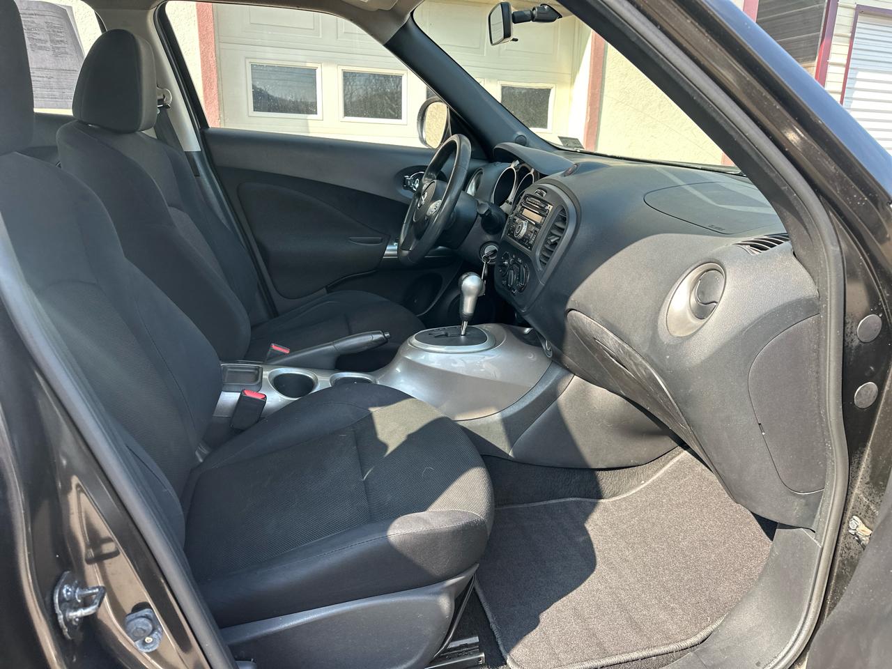 Nissan Juke S FWD 2011