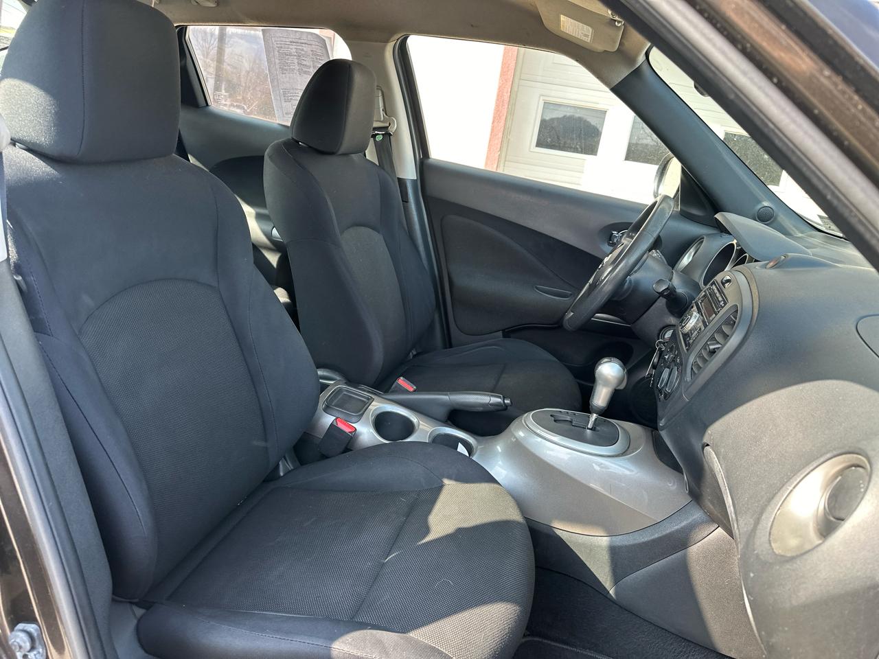 Nissan Juke S FWD 2011