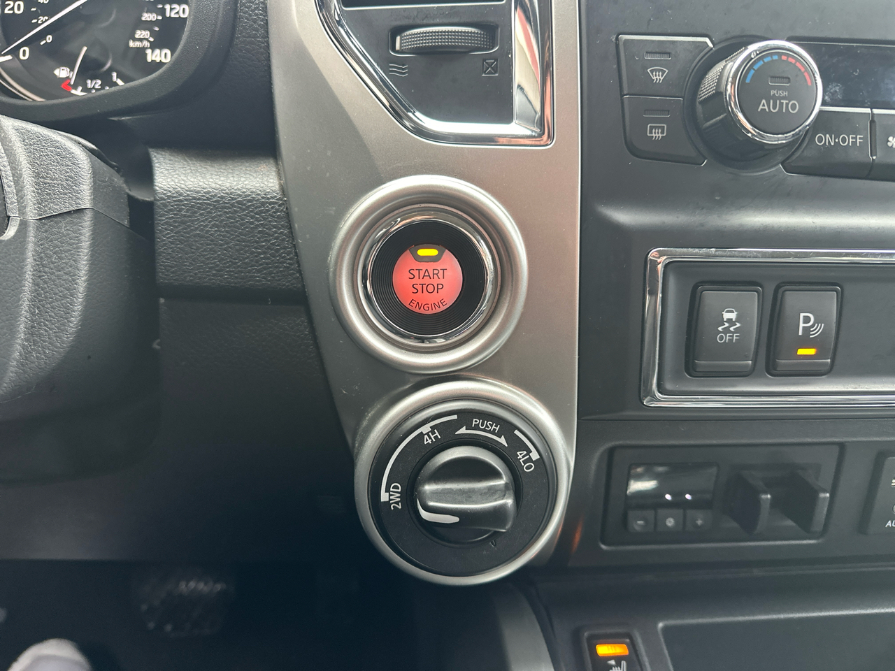 Nissan Titan XD SL 4WD Diesel 2017