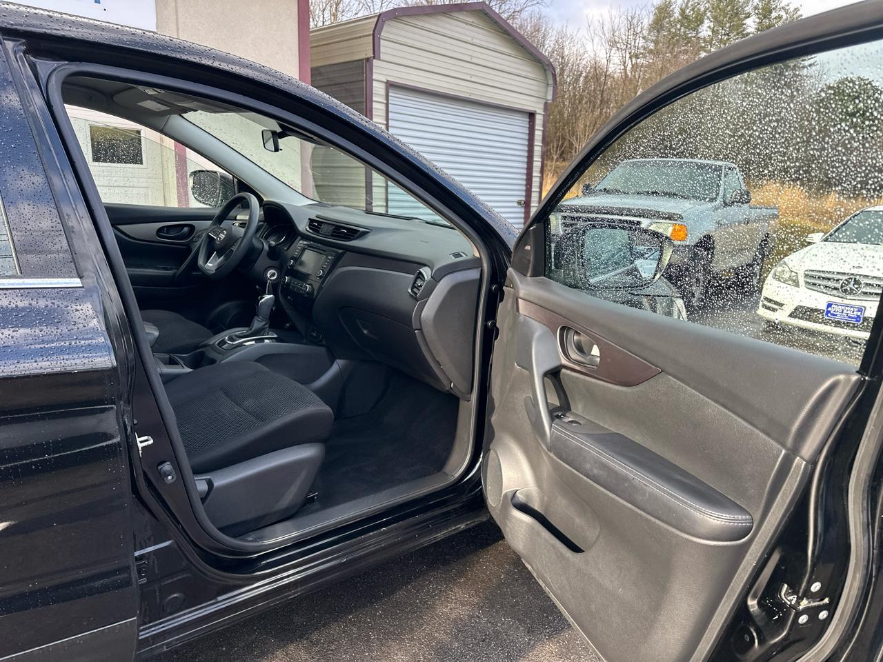 Nissan Rogue Sport S 2020