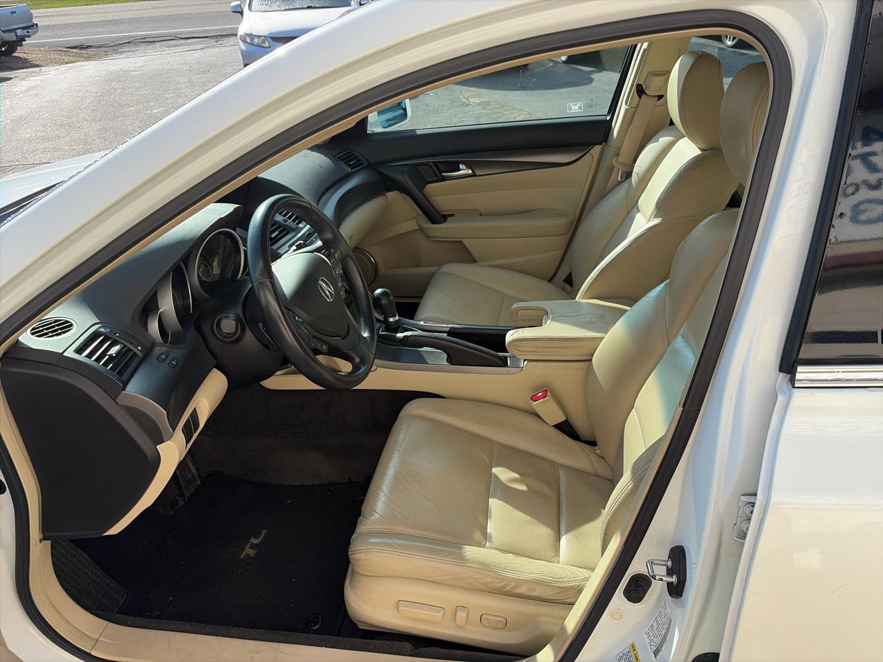 Acura TL 6-Speed AT with Tech Package and 18-In. WP 2012