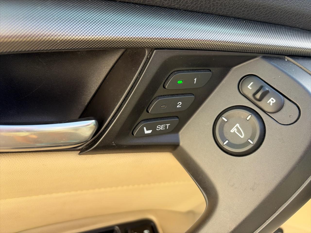 Acura TL 6-Speed AT with Tech Package and 18-In. WP 2012