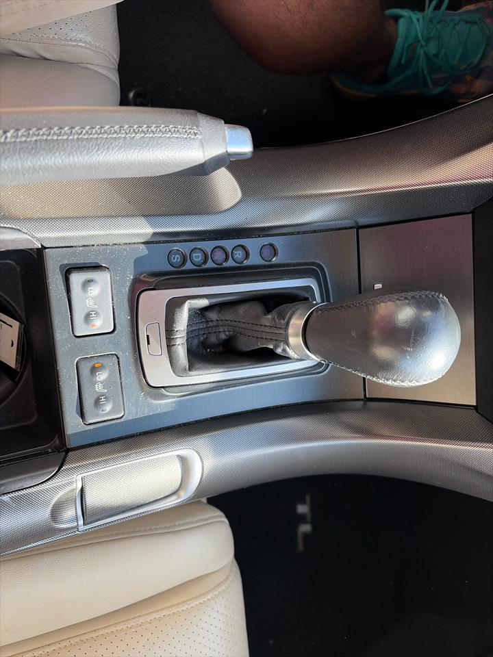 Acura TL 6-Speed AT with Tech Package and 18-In. WP 2012