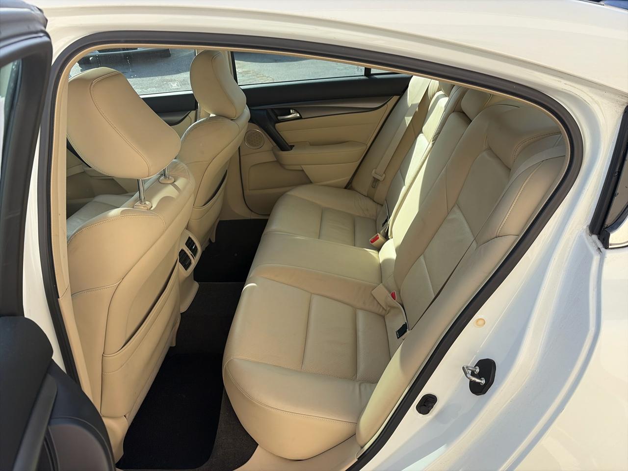 Acura TL 6-Speed AT with Tech Package and 18-In. WP 2012