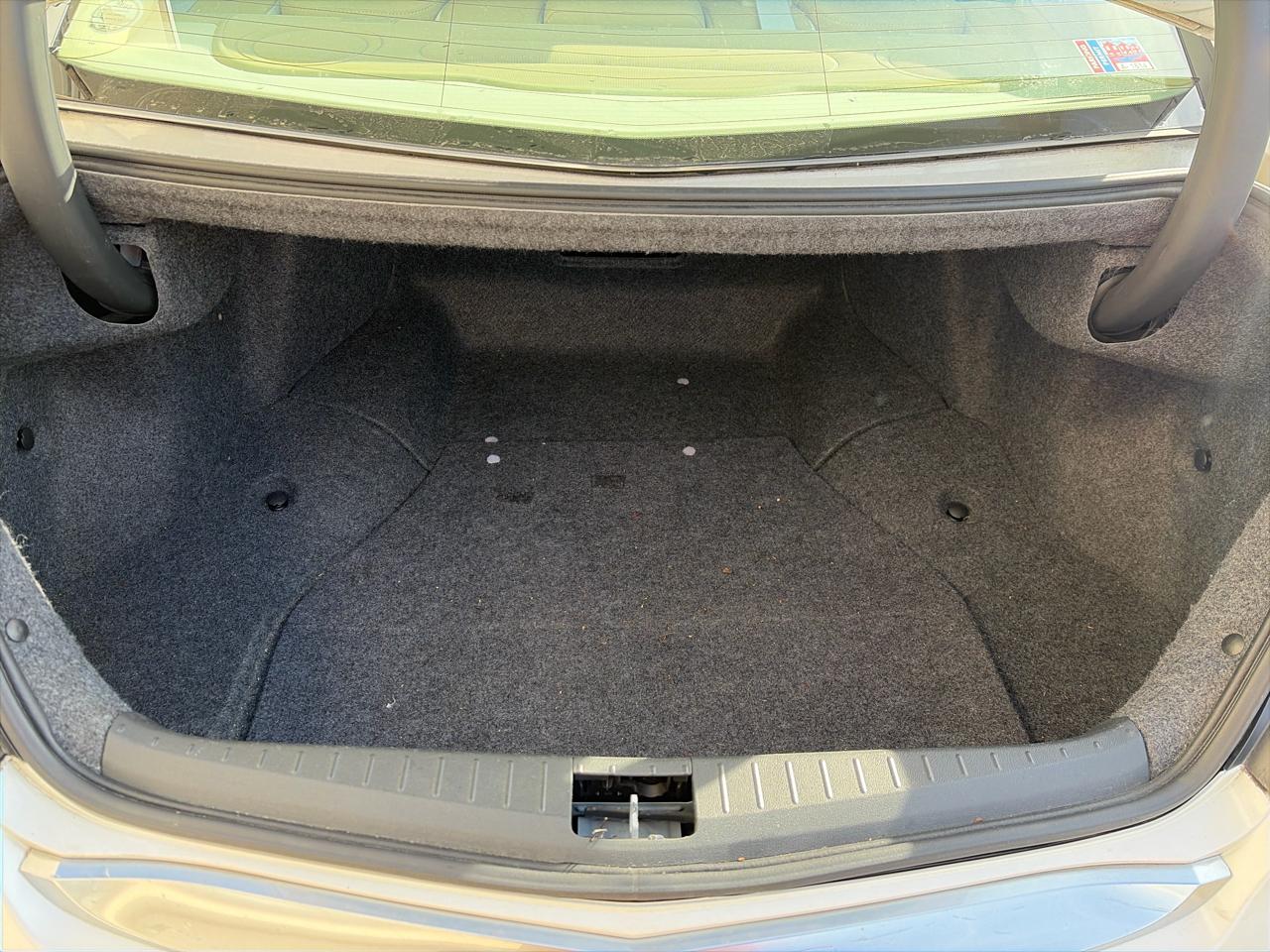 Acura TL 6-Speed AT with Tech Package and 18-In. WP 2012