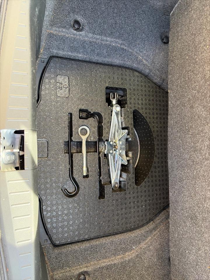 Acura TL 6-Speed AT with Tech Package and 18-In. WP 2012