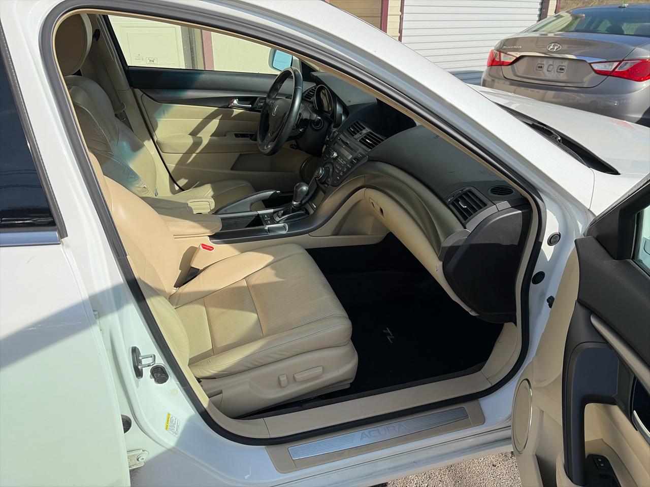 Acura TL 6-Speed AT with Tech Package and 18-In. WP 2012