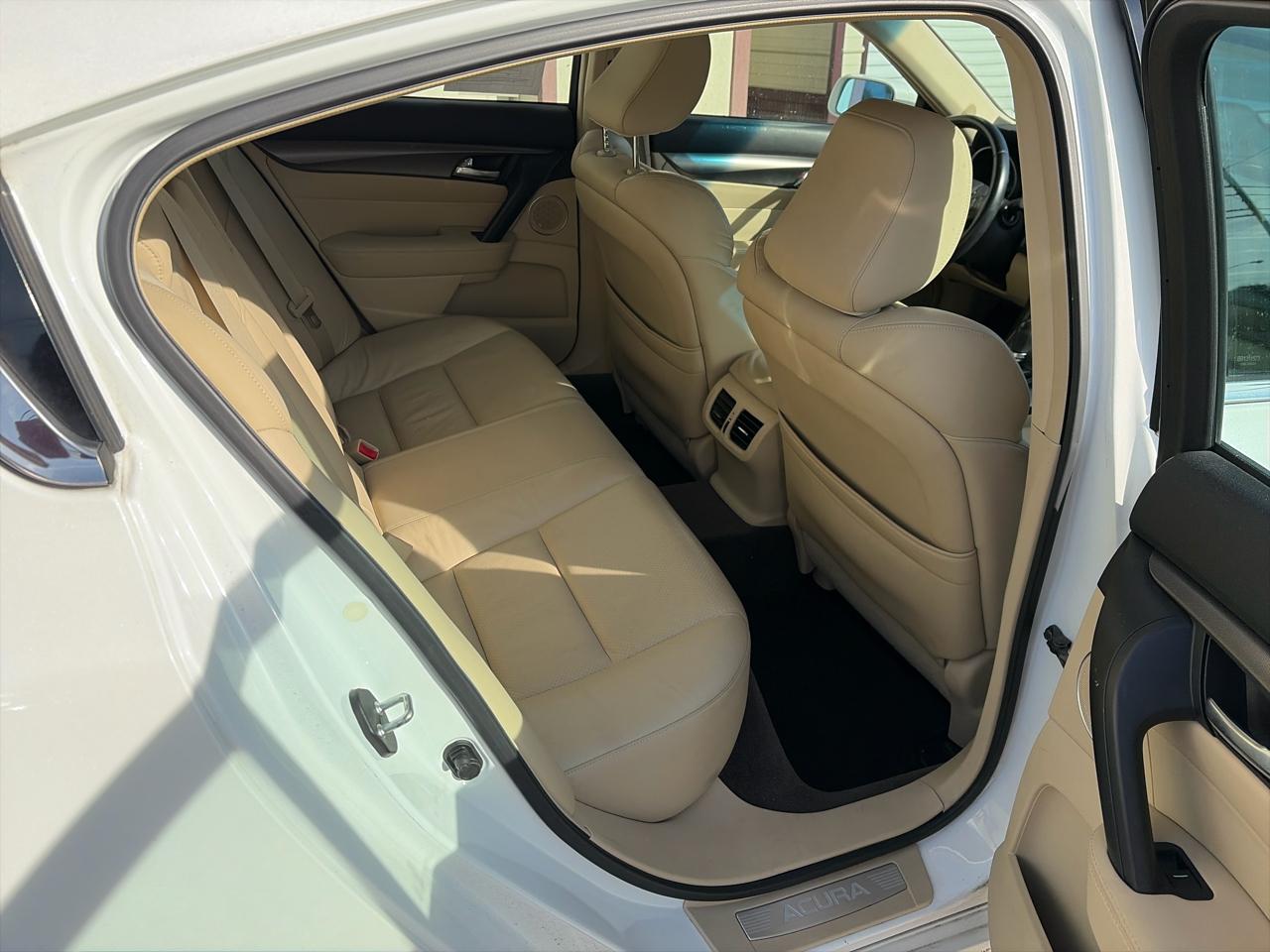 Acura TL 6-Speed AT with Tech Package and 18-In. WP 2012