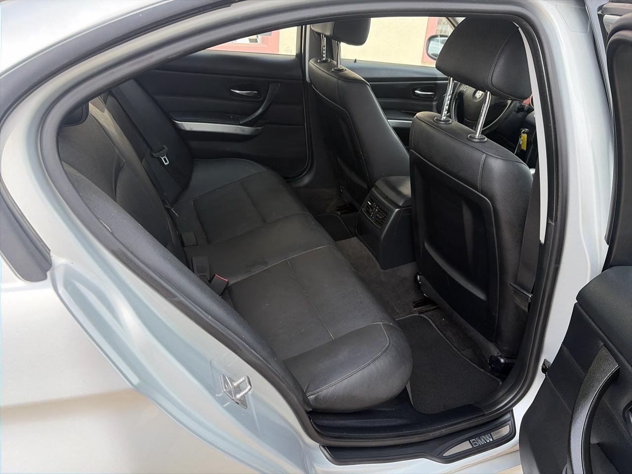 BMW 3-Series 328i 2011