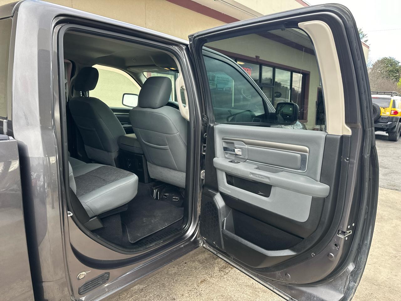 RAM 1500 Classic Tradesman Crew Cab SWB 4WD 2019