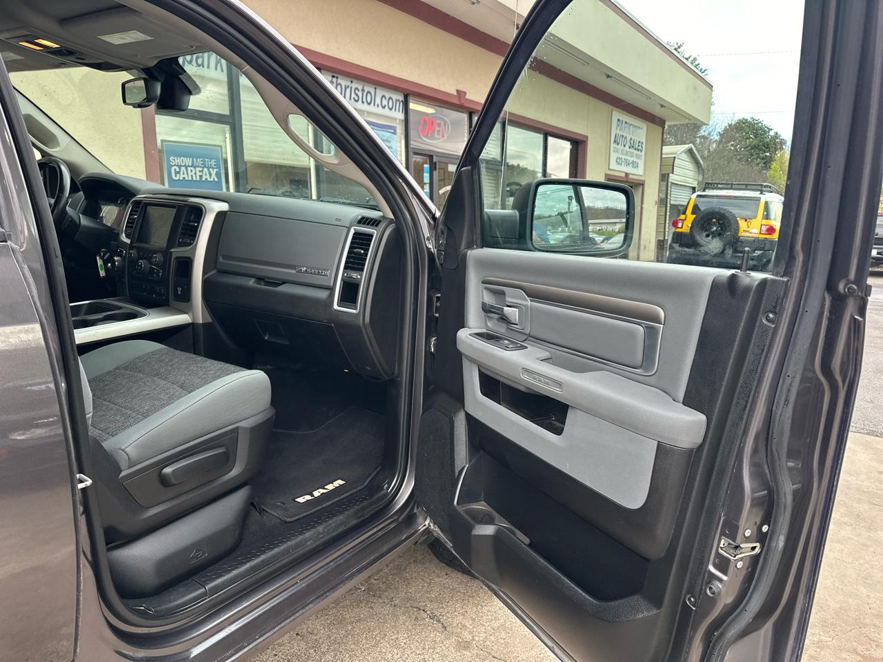 RAM 1500 Classic Tradesman Crew Cab SWB 4WD 2019