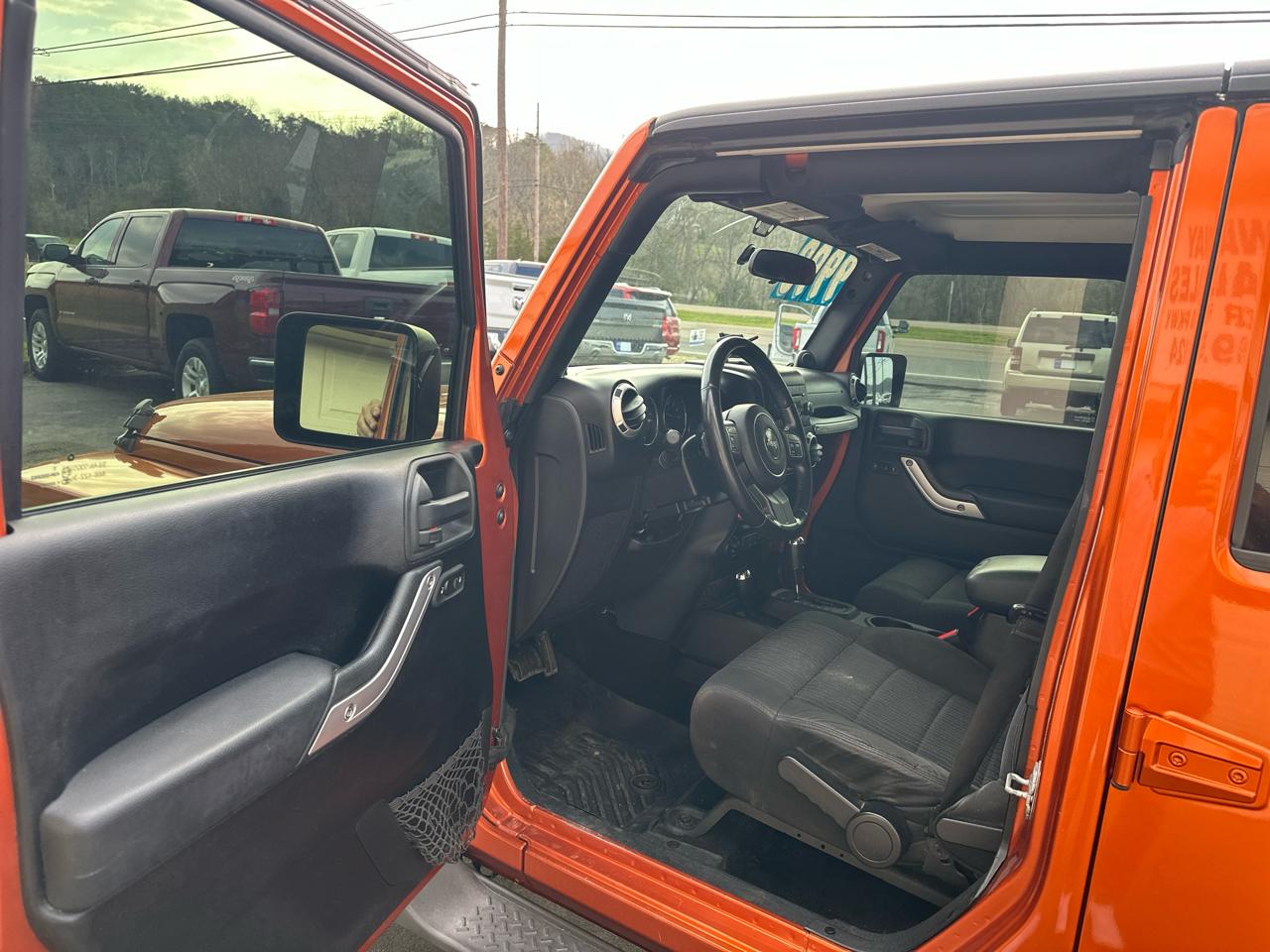 Jeep Wrangler Unlimited Sahara 4WD 2011