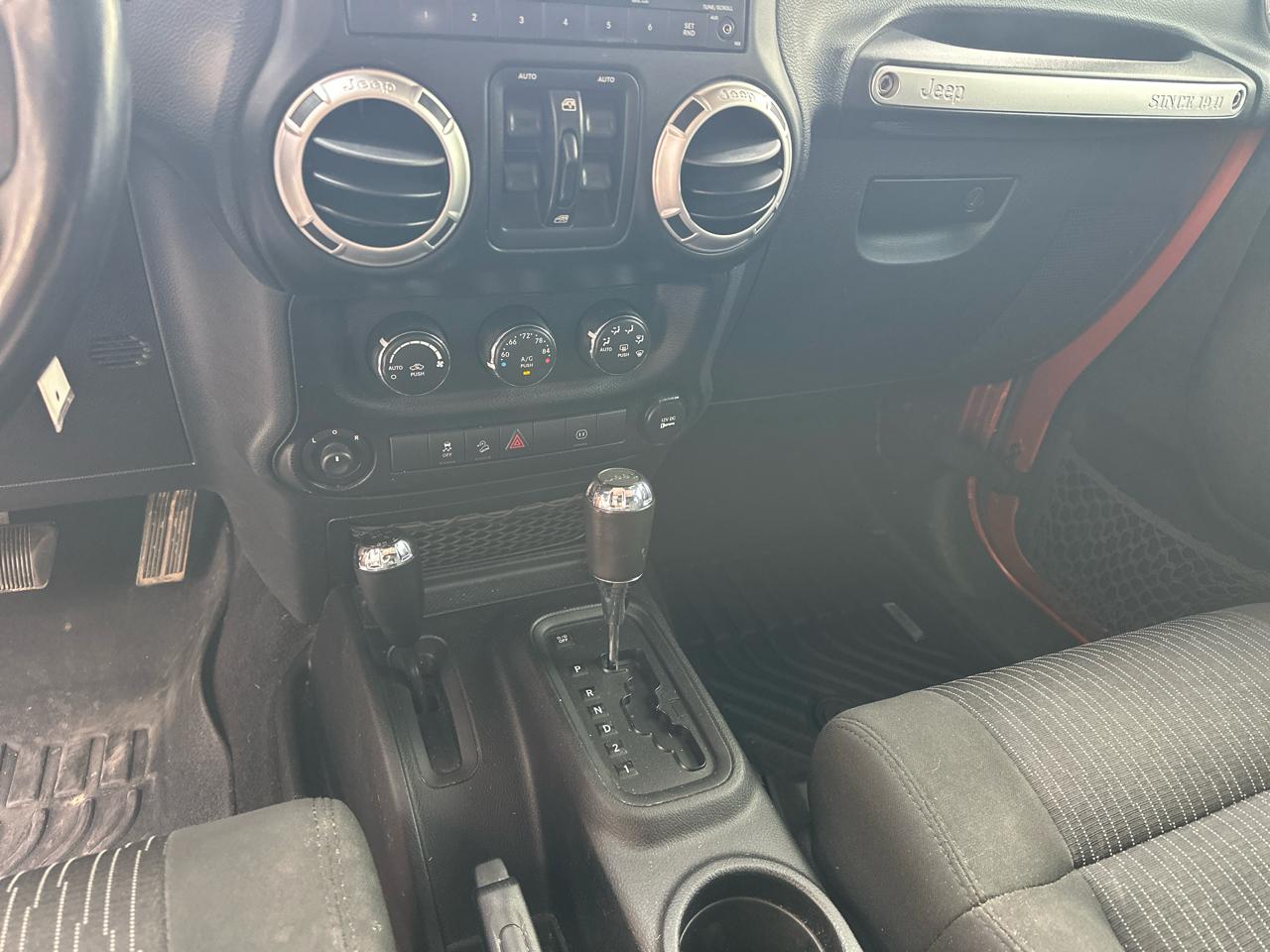 Jeep Wrangler Unlimited Sahara 4WD 2011