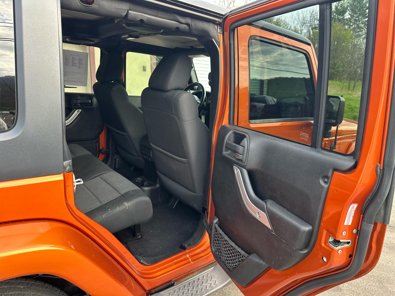 Jeep Wrangler Unlimited Sahara 4WD 2011