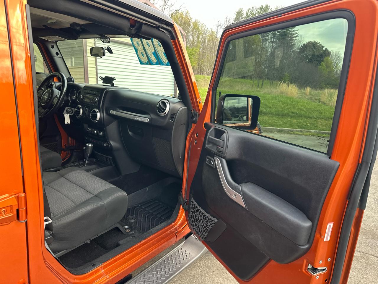 Jeep Wrangler Unlimited Sahara 4WD 2011